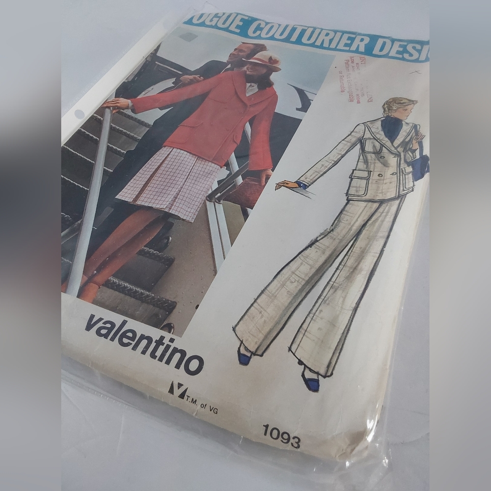 Valentino Vogue Couturier Design Pattern - Picture 2 of 10